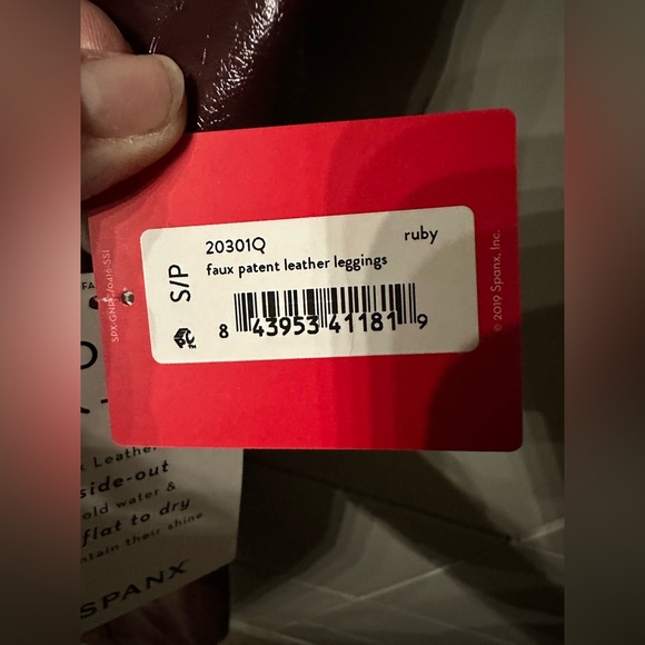 Spanx Faux Patent Leather Leggings Ruby BNWT Small Petite - Picture 6 of 9